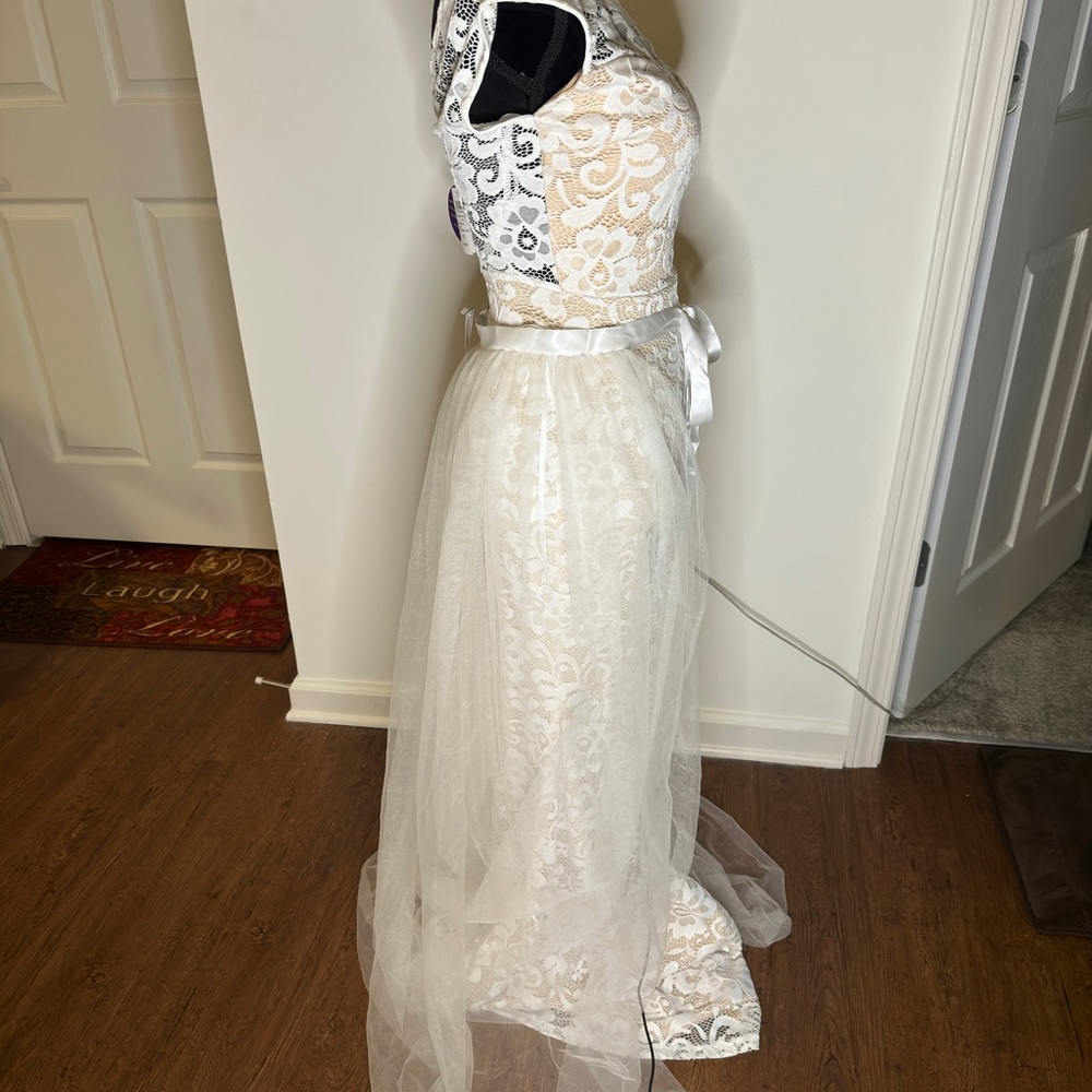Windsor Lace dress - Picture 2 of 7